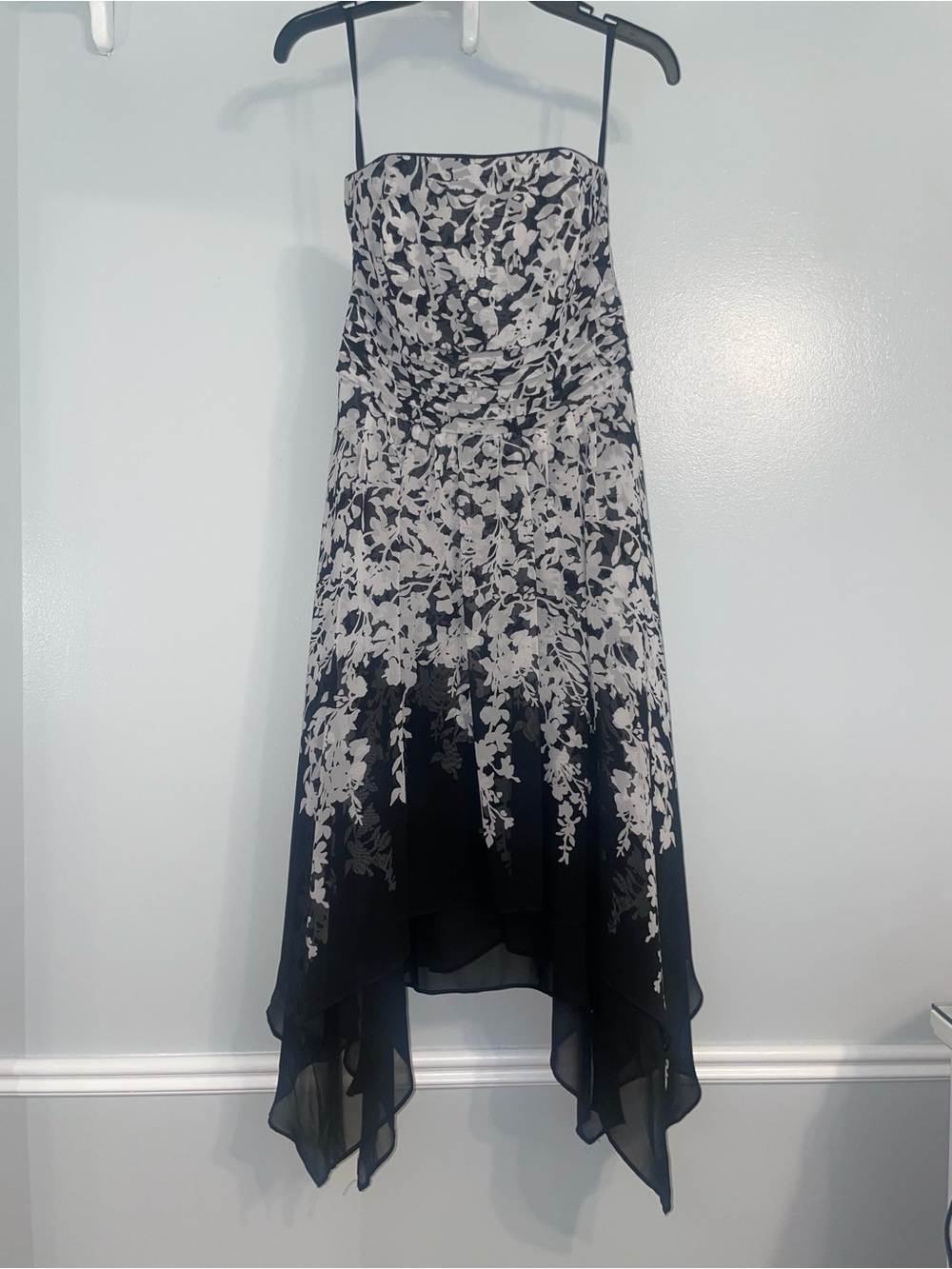 White House Black Market Floral B&W Handkerchief Hem Strapless Dress size 4